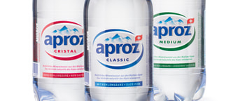 Drei Flaschen Aproz Mineralwasser Drei Flaschen Aproz Mineralwasser